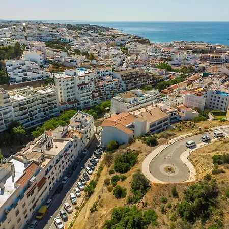 Downtown 3-bedroom Luxury Apartman