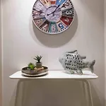 Downtown 3-bedroom Luxury Apartment *